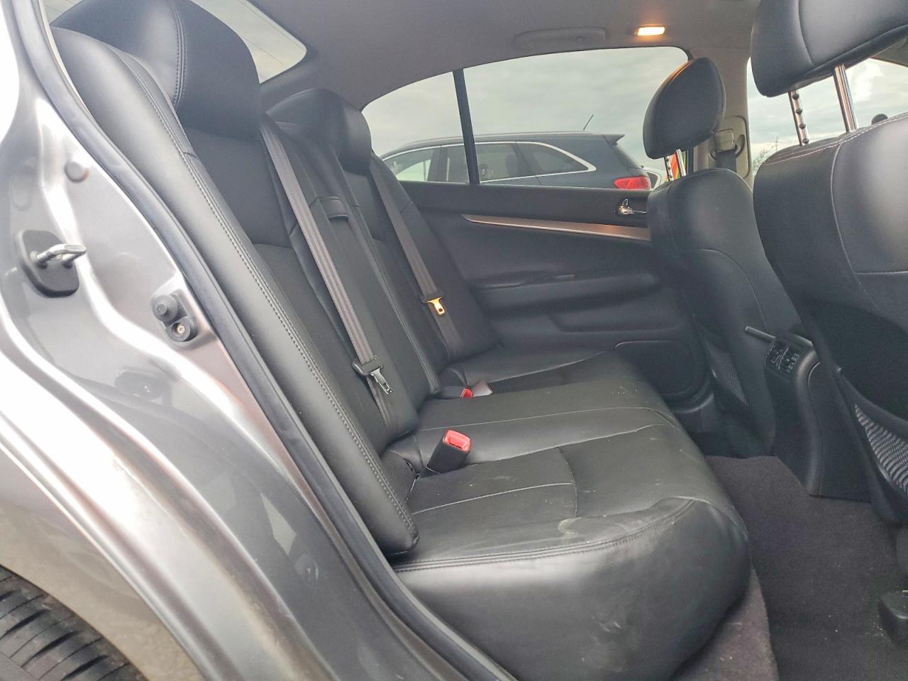 2010 INFINITI G37 BASE photo 19