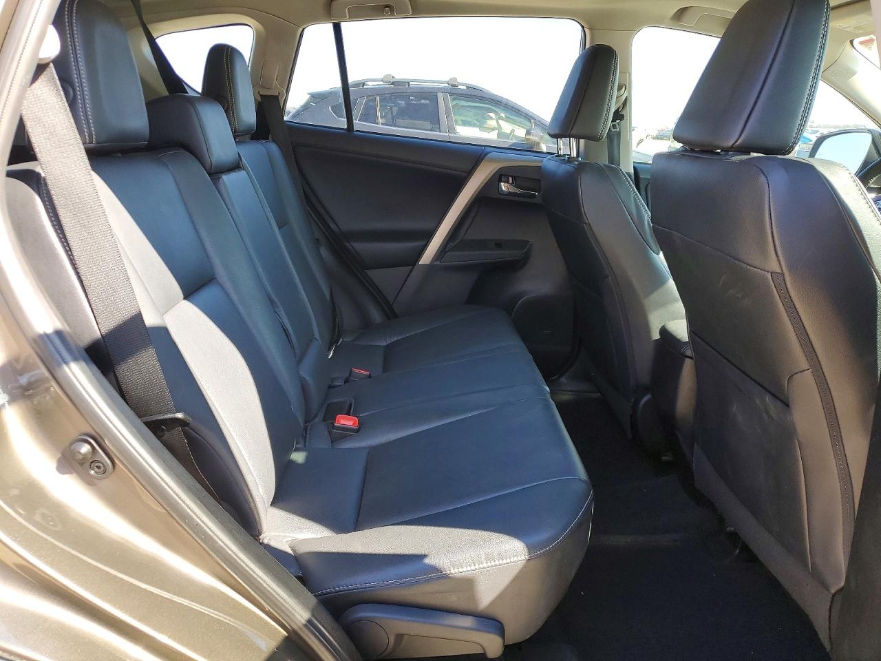 2015 TOYOTA RAV4 LIMITED photo 31