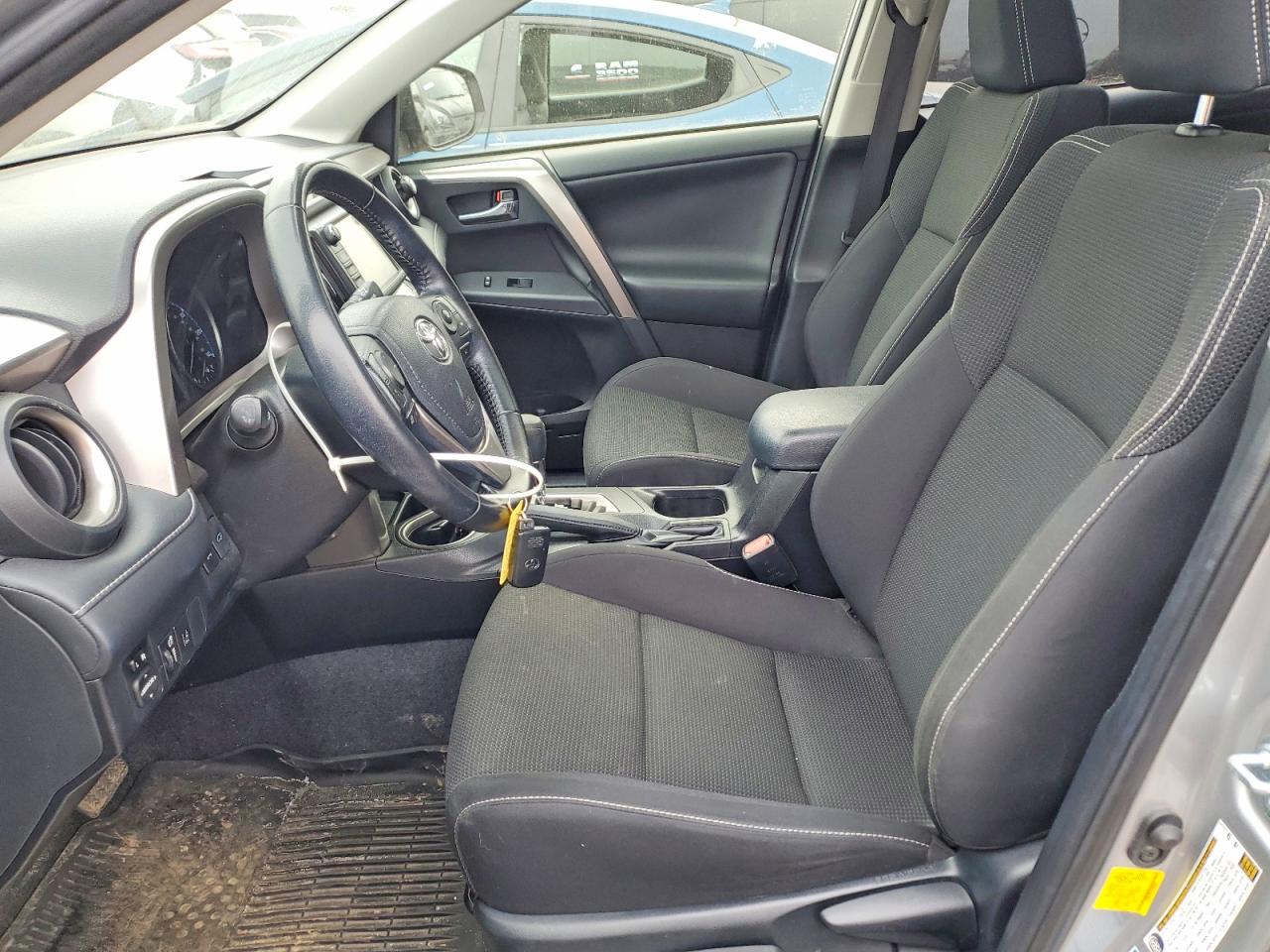 2018 TOYOTA RAV4 XLE photo 19