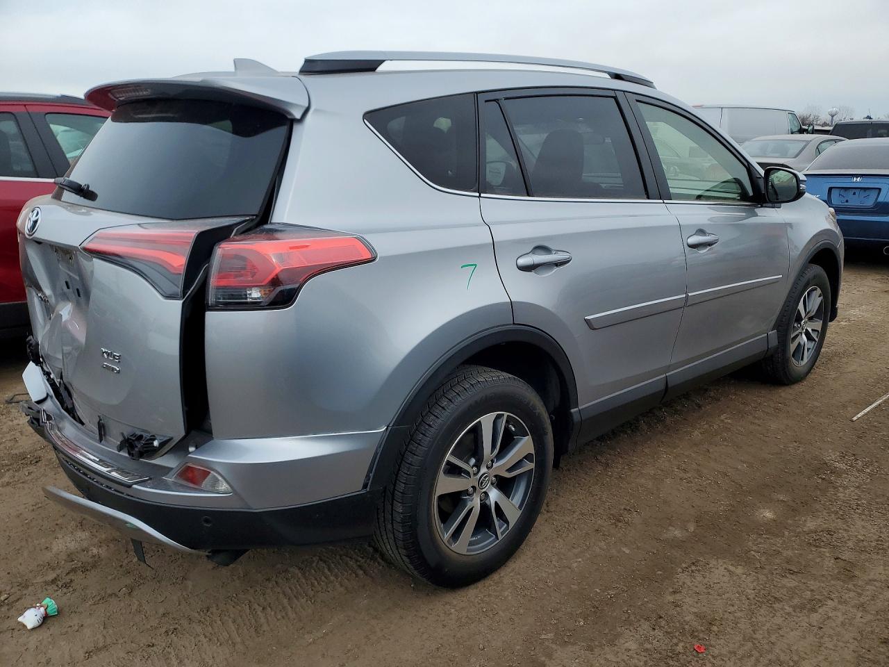 2018 TOYOTA RAV4 XLE photo 7