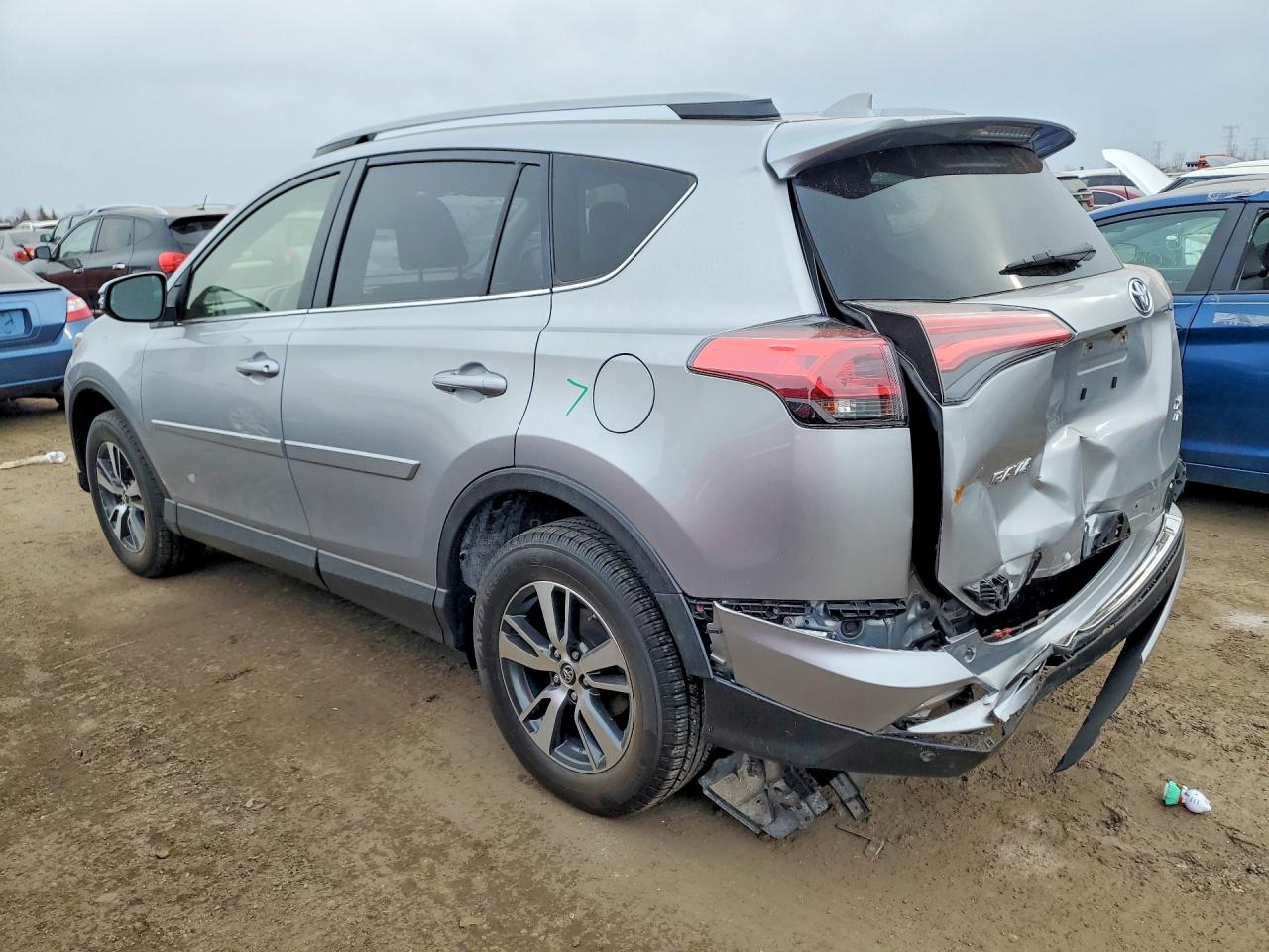 2018 TOYOTA RAV4 XLE photo 4