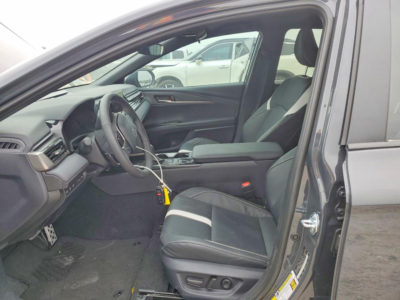 2026 TOYOTA CAMRY SE photo 17