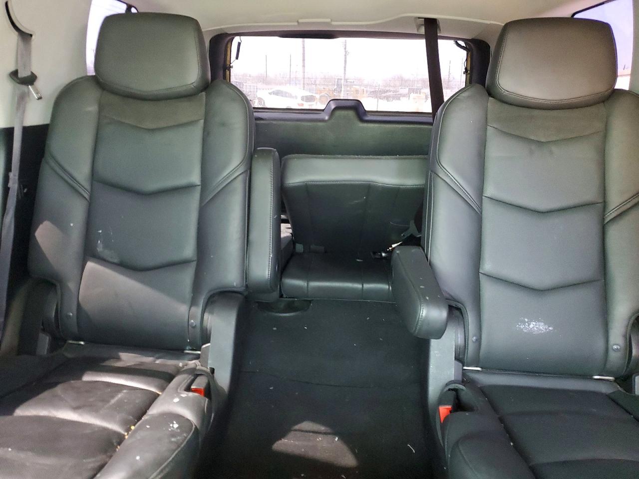 2016 CADILLAC ESCALADE LUXURY photo 28