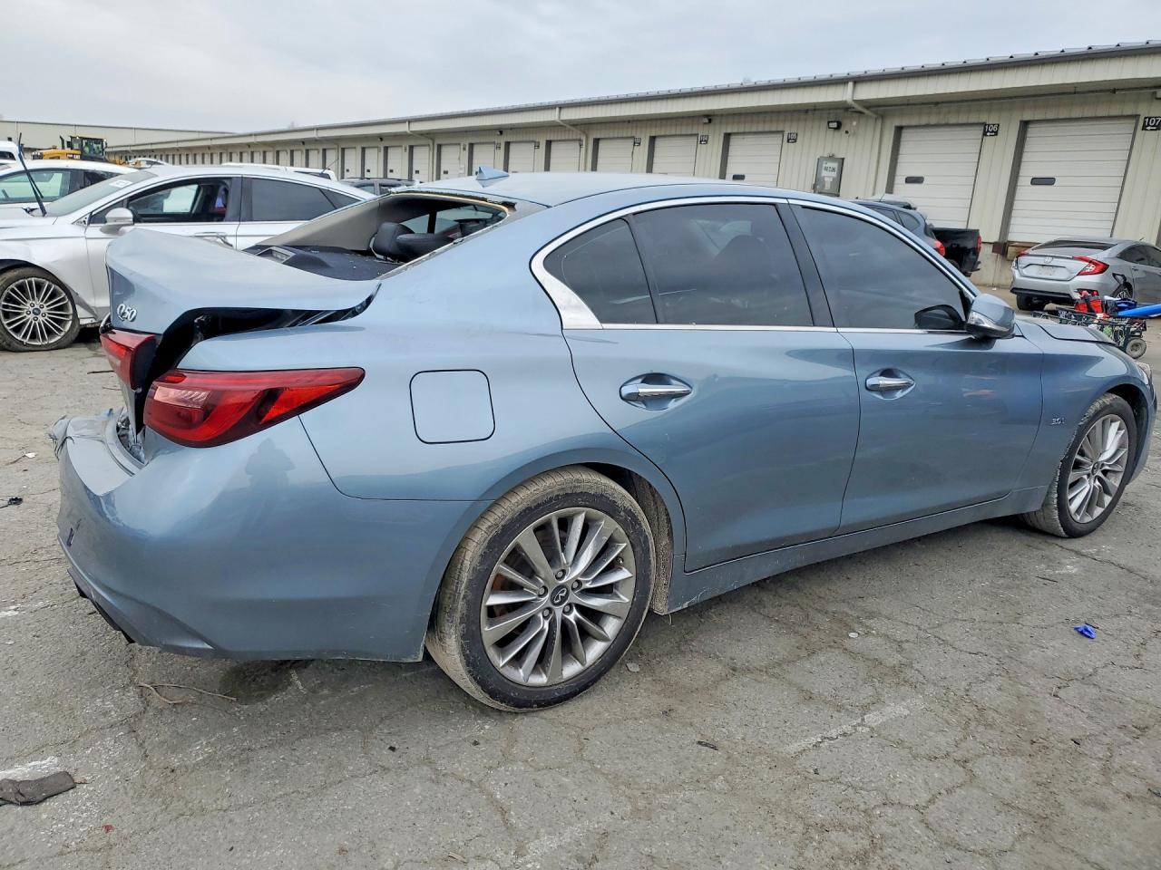 2018 INFINITI Q50 LUXE photo 3
