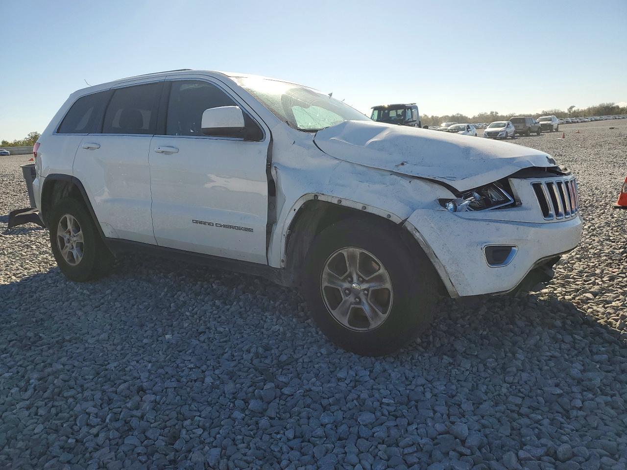 2015 JEEP GRAND CHEROKEE LAREDO photo 4