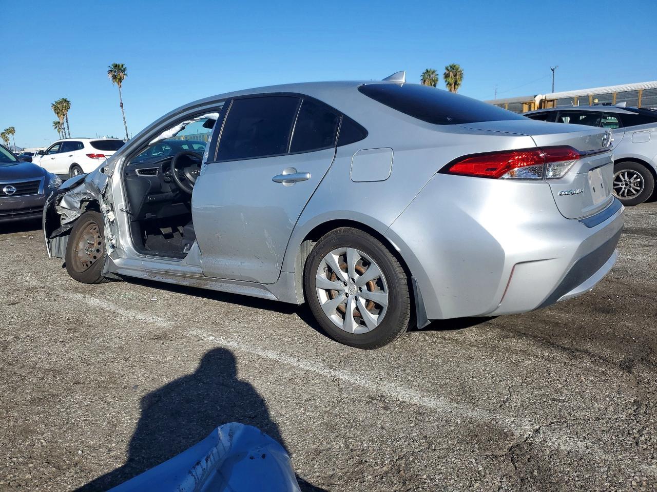 2020 TOYOTA COROLLA LE photo 2