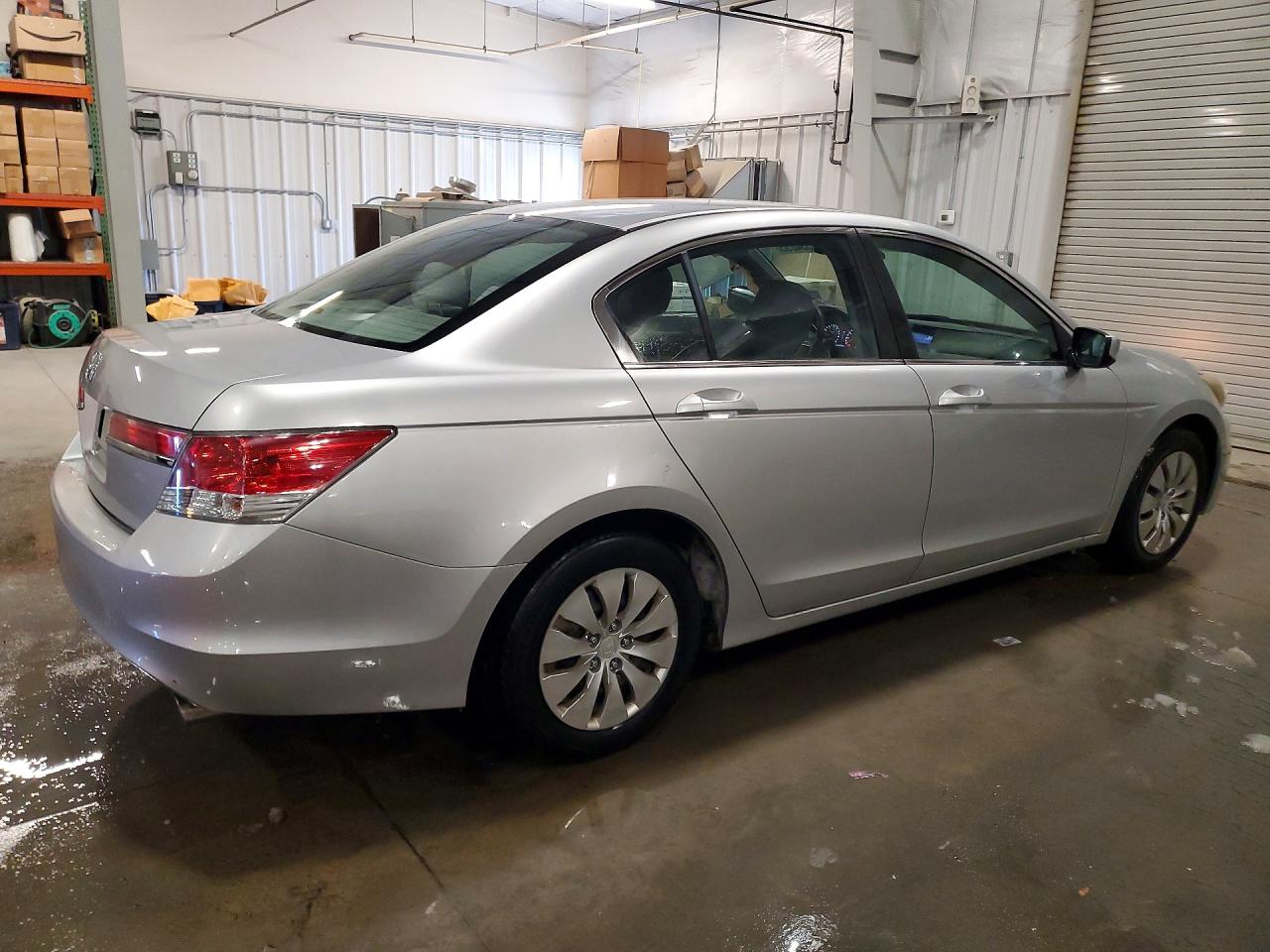 2011 HONDA ACCORD LX photo 3