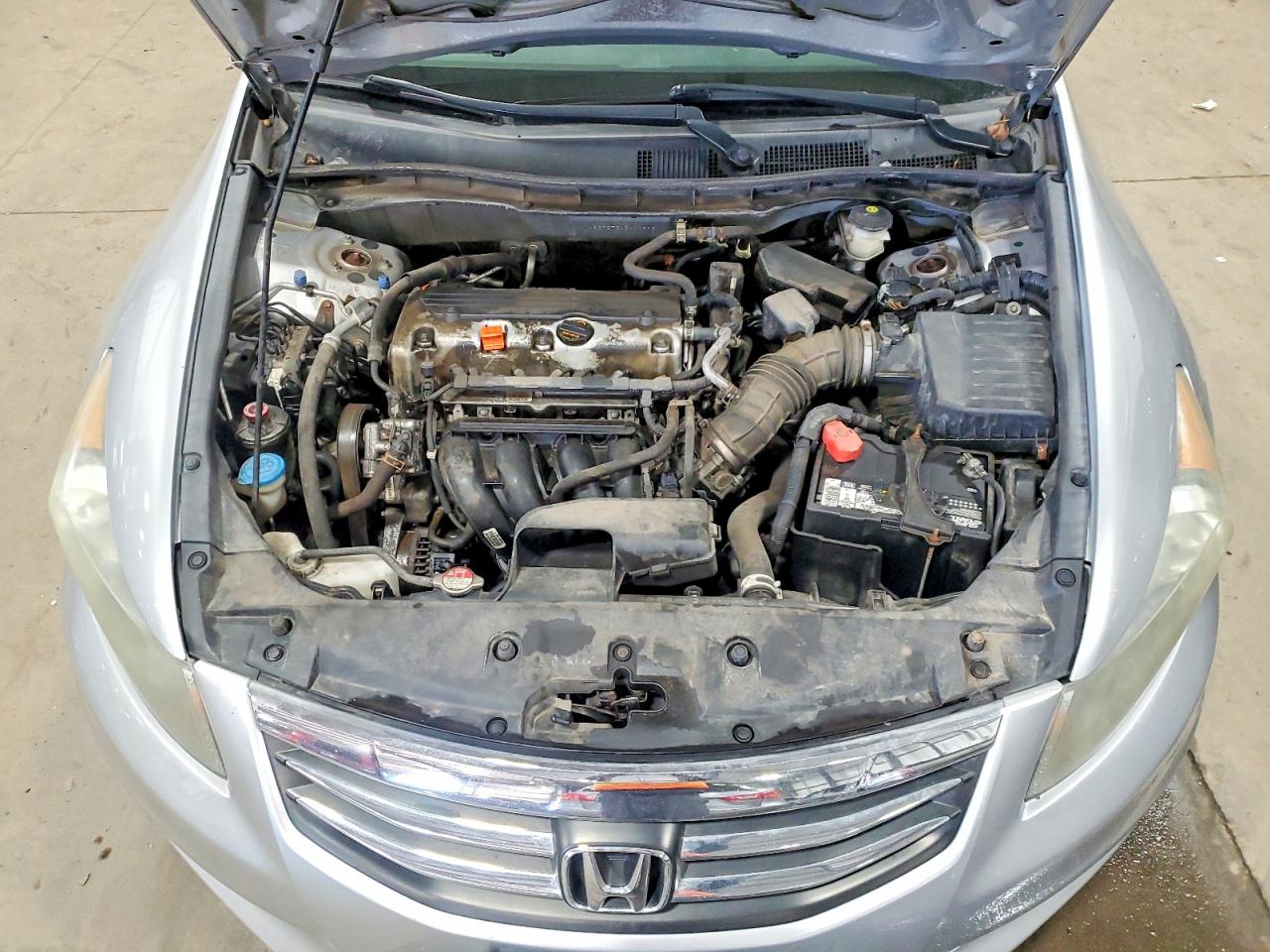 2011 HONDA ACCORD LX photo 11