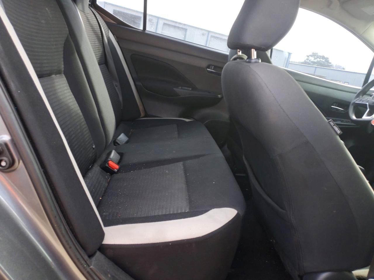 2021 NISSAN VERSA SV photo 28