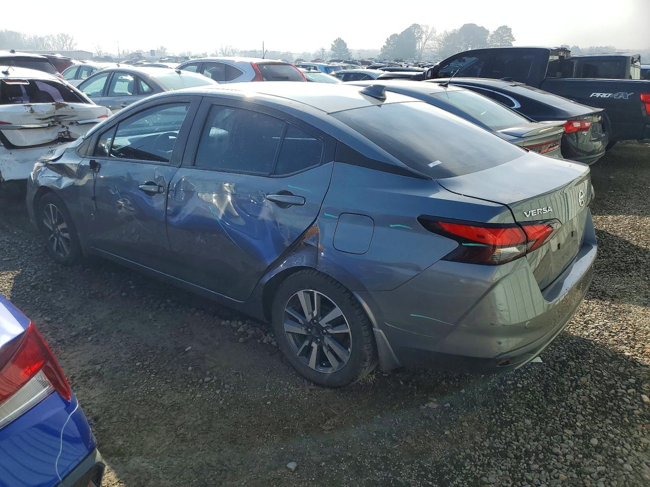2021 NISSAN VERSA SV photo 4
