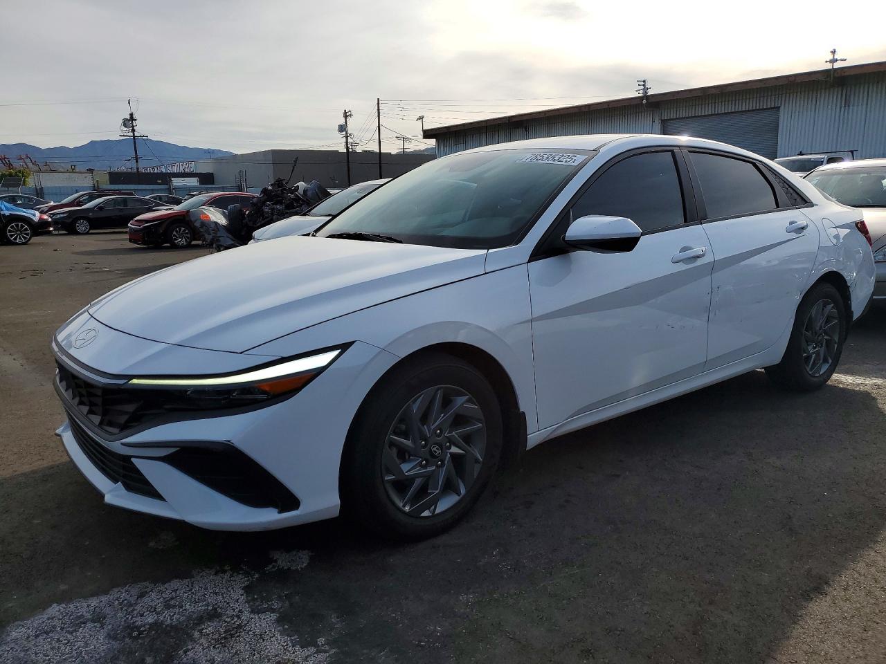2024 HYUNDAI ELANTRA