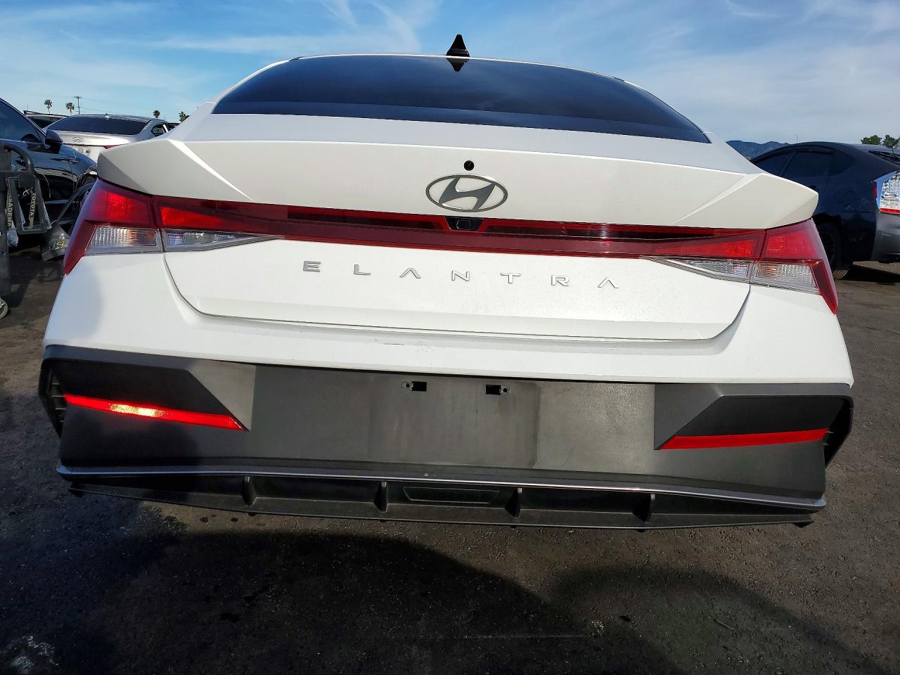 2024 HYUNDAI ELANTRA SEL photo 11
