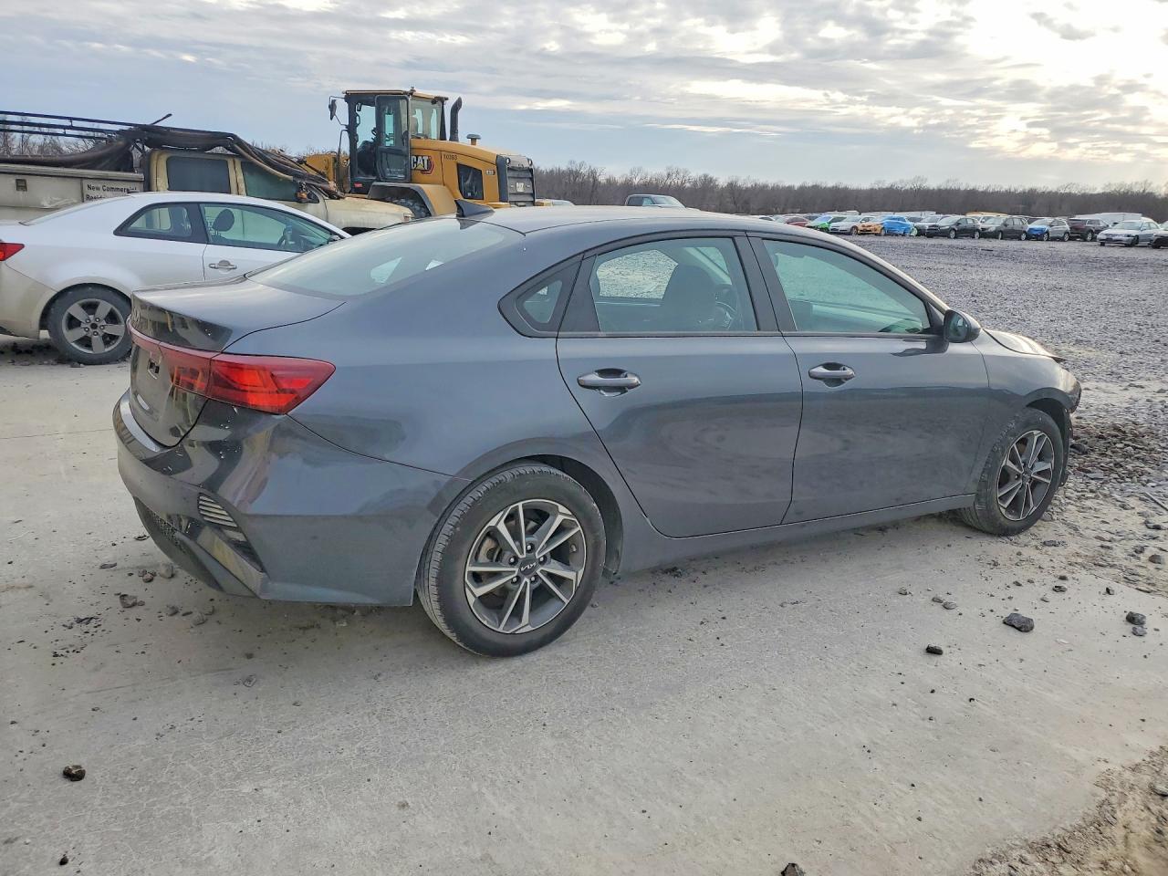 2024 KIA FORTE LX photo 3
