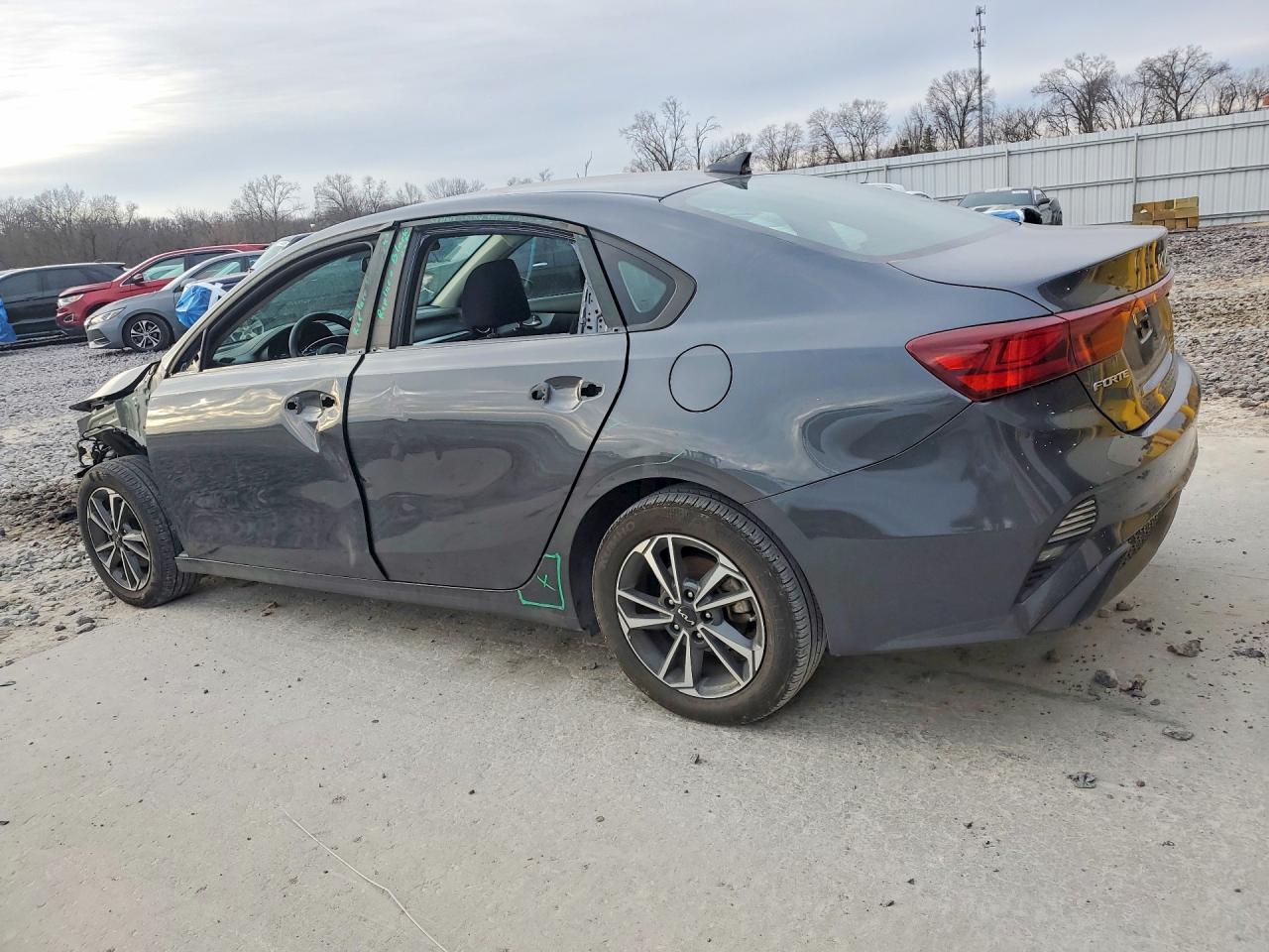 2024 KIA FORTE LX photo 2