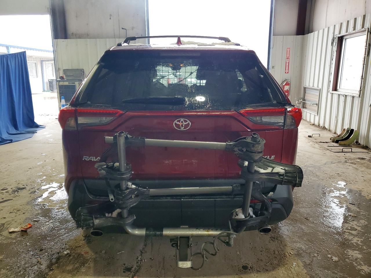 2021 TOYOTA RAV4 XLE photo 11