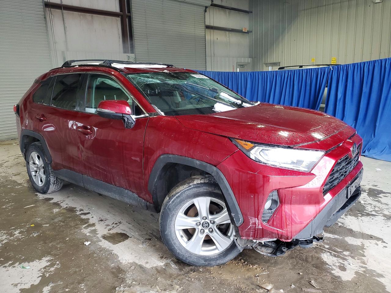 2021 TOYOTA RAV4 XLE photo 7