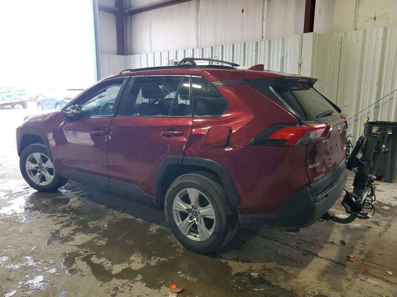 2021 TOYOTA RAV4 XLE photo 3
