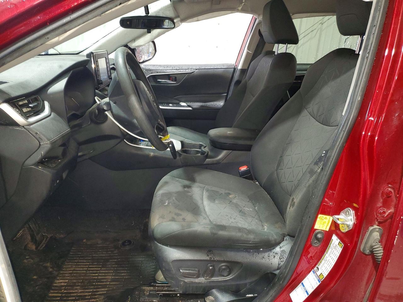 2021 TOYOTA RAV4 XLE photo 13