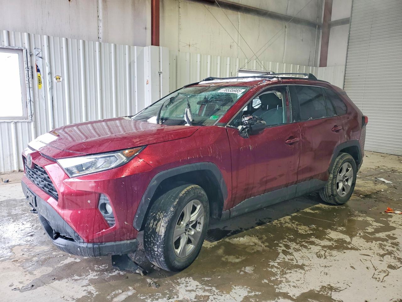 2021 TOYOTA RAV4 XLE photo 2