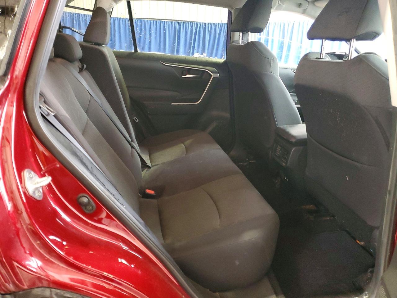 2021 TOYOTA RAV4 XLE photo 21