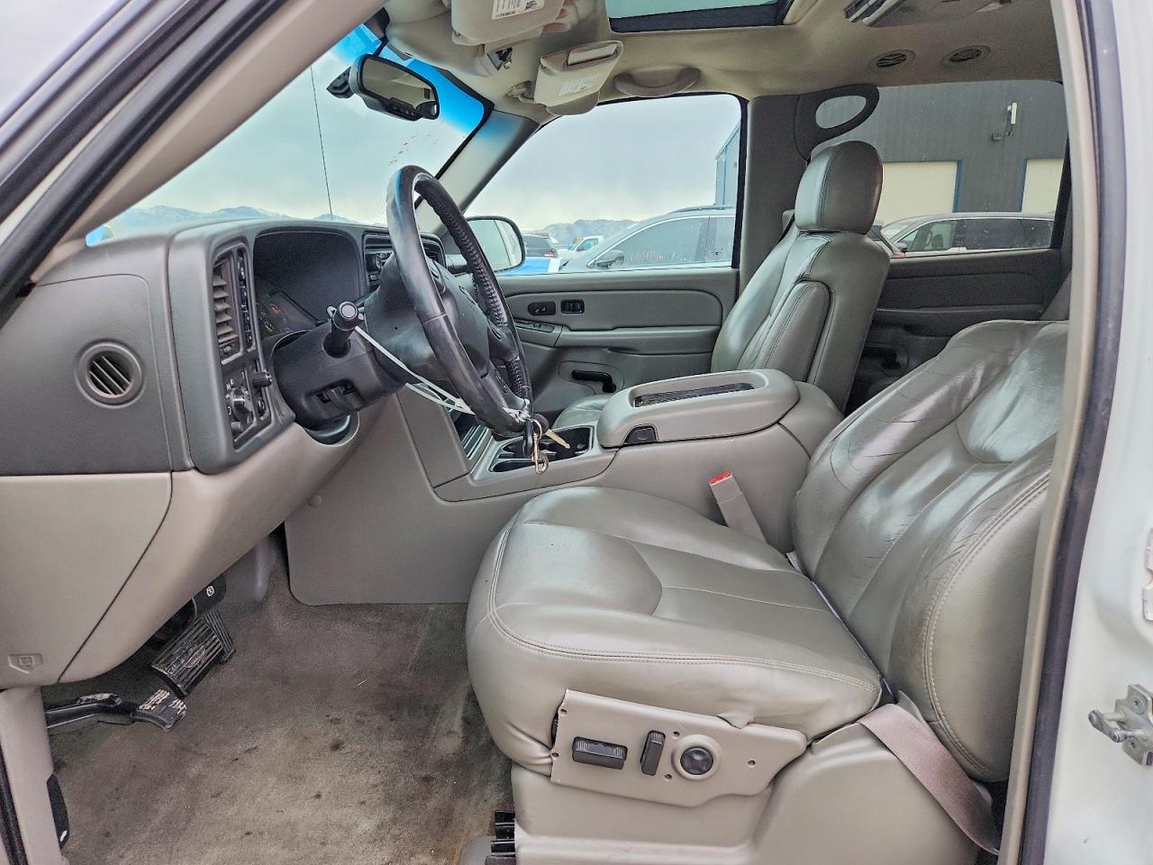 2005 CHEV SUBURBAN K1500 photo 7