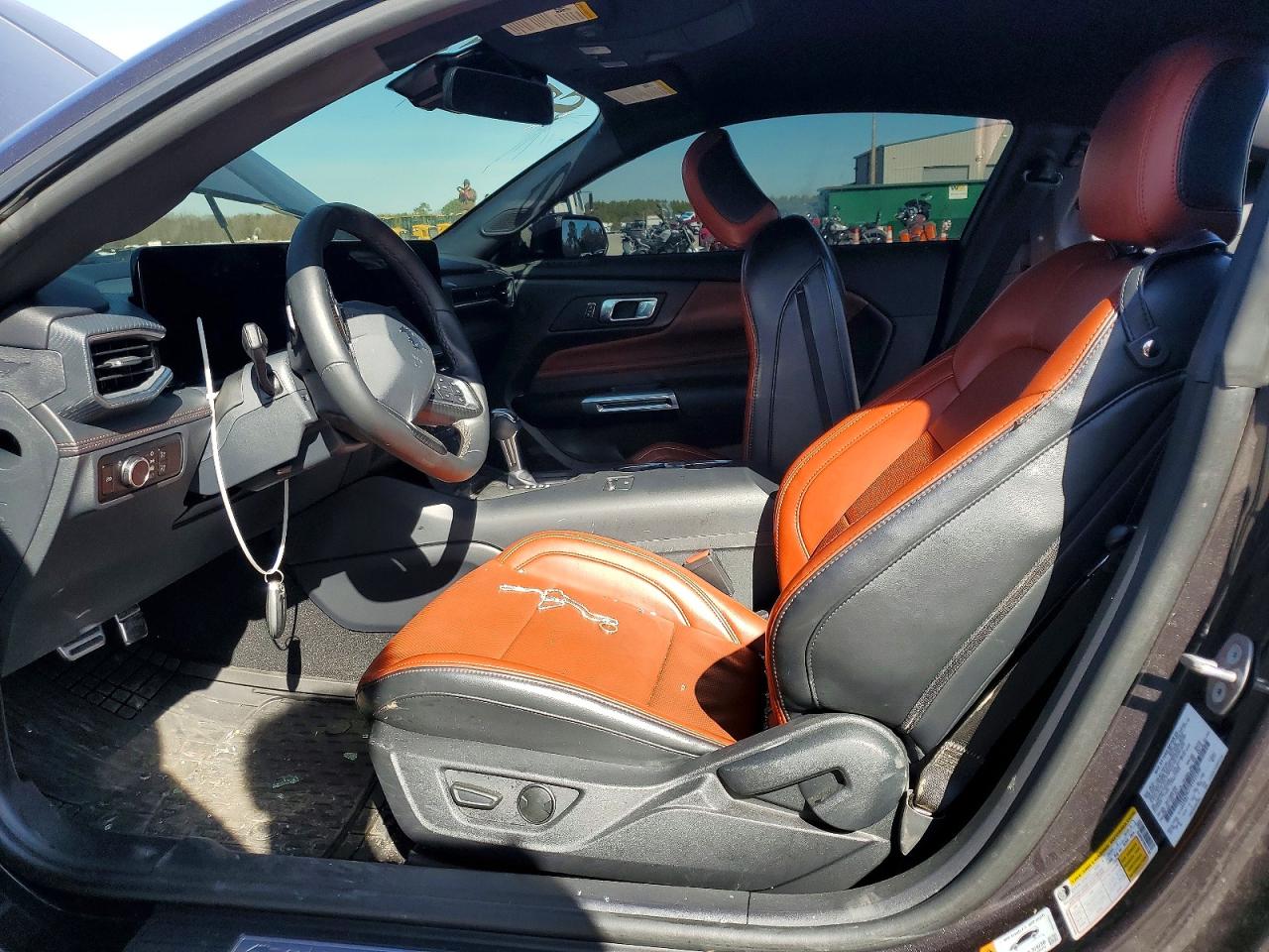 2024 FORD MUSTANG GT photo 19