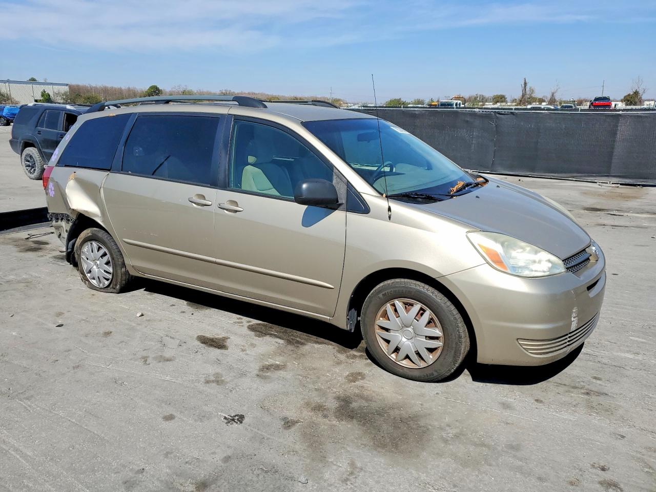 2004 TOYOTA SIENNA LE 7 PASSENGER photo 4