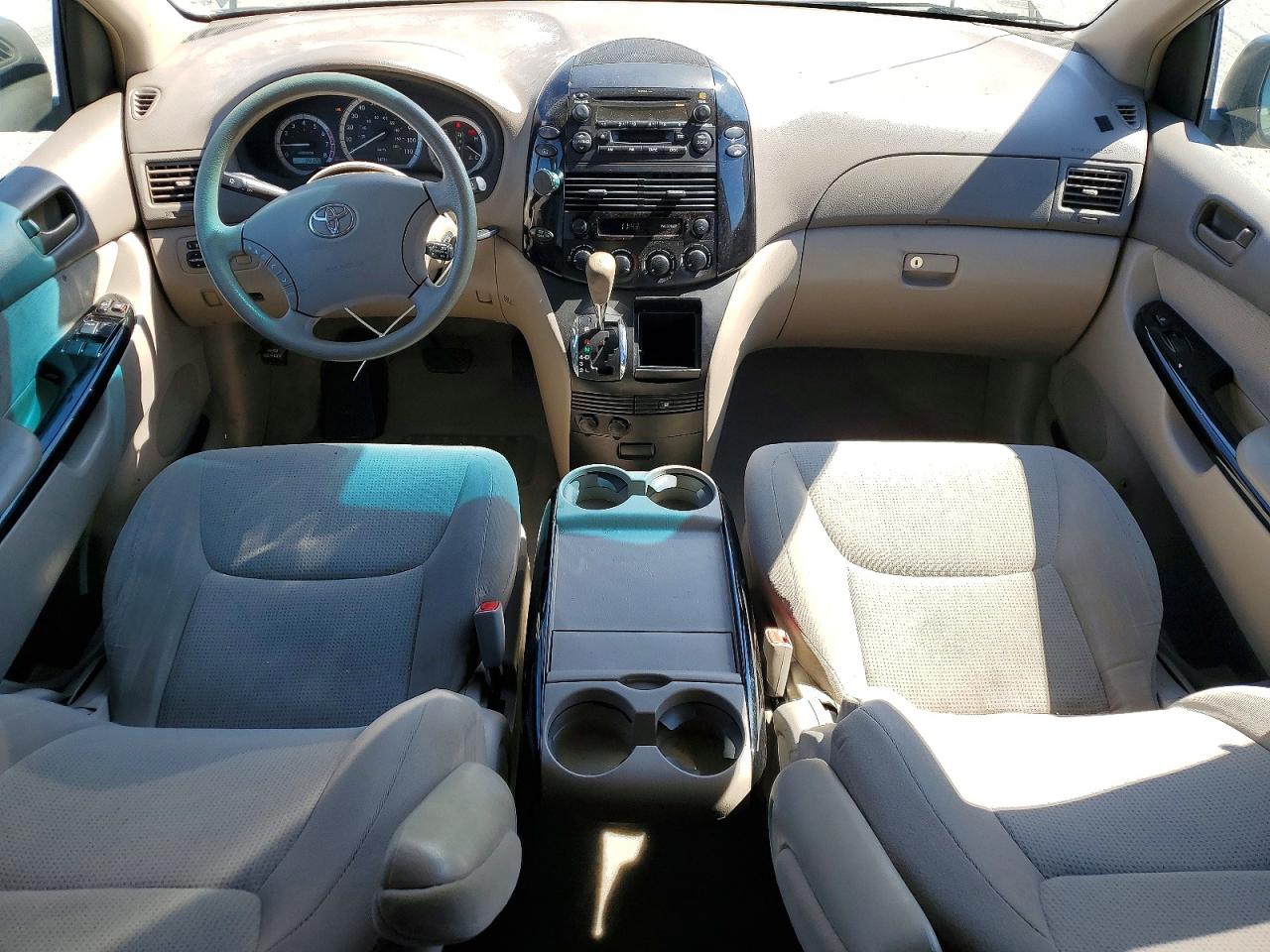2004 TOYOTA SIENNA LE 7 PASSENGER photo 8