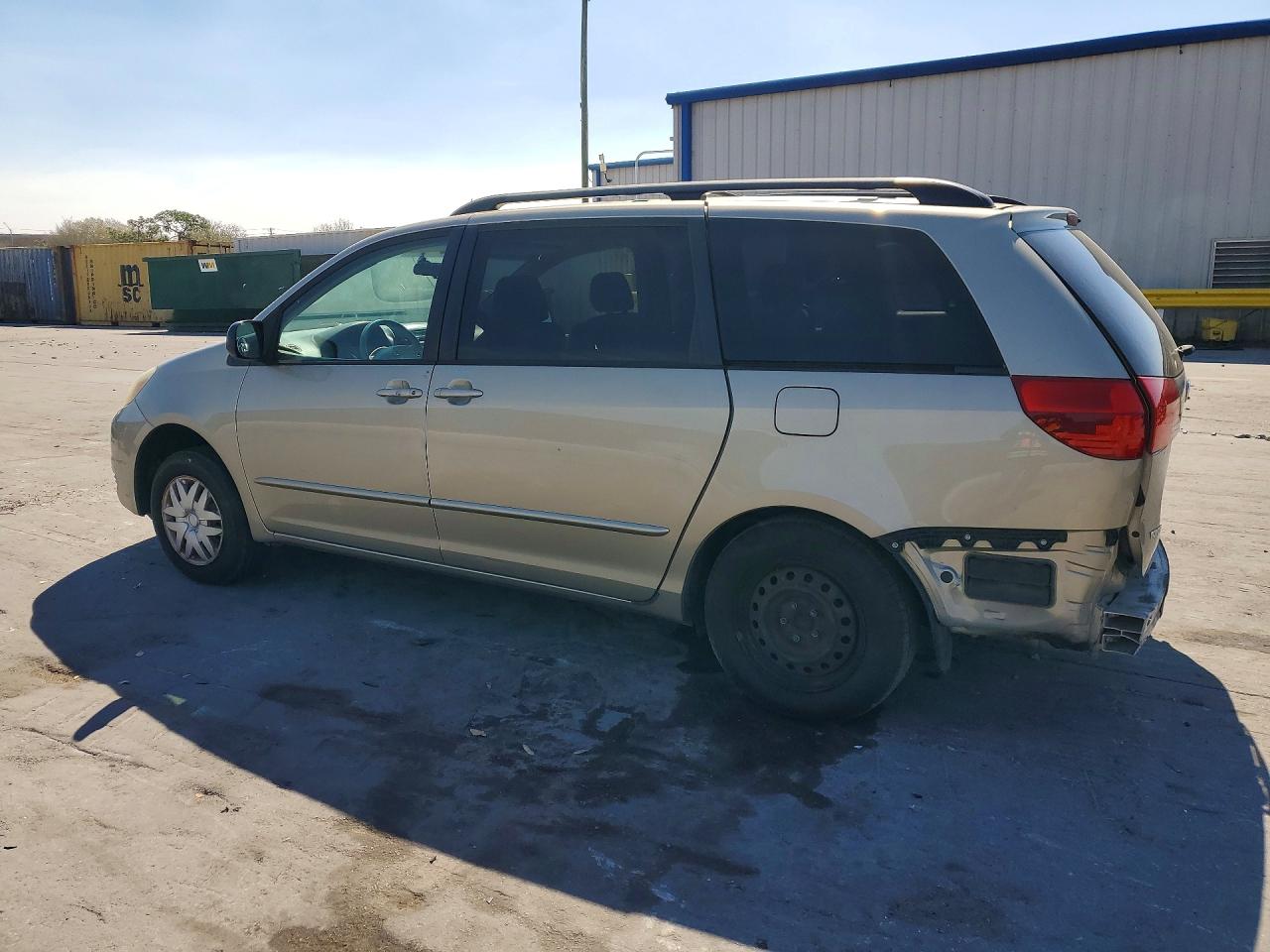 2004 TOYOTA SIENNA LE 7 PASSENGER photo 2