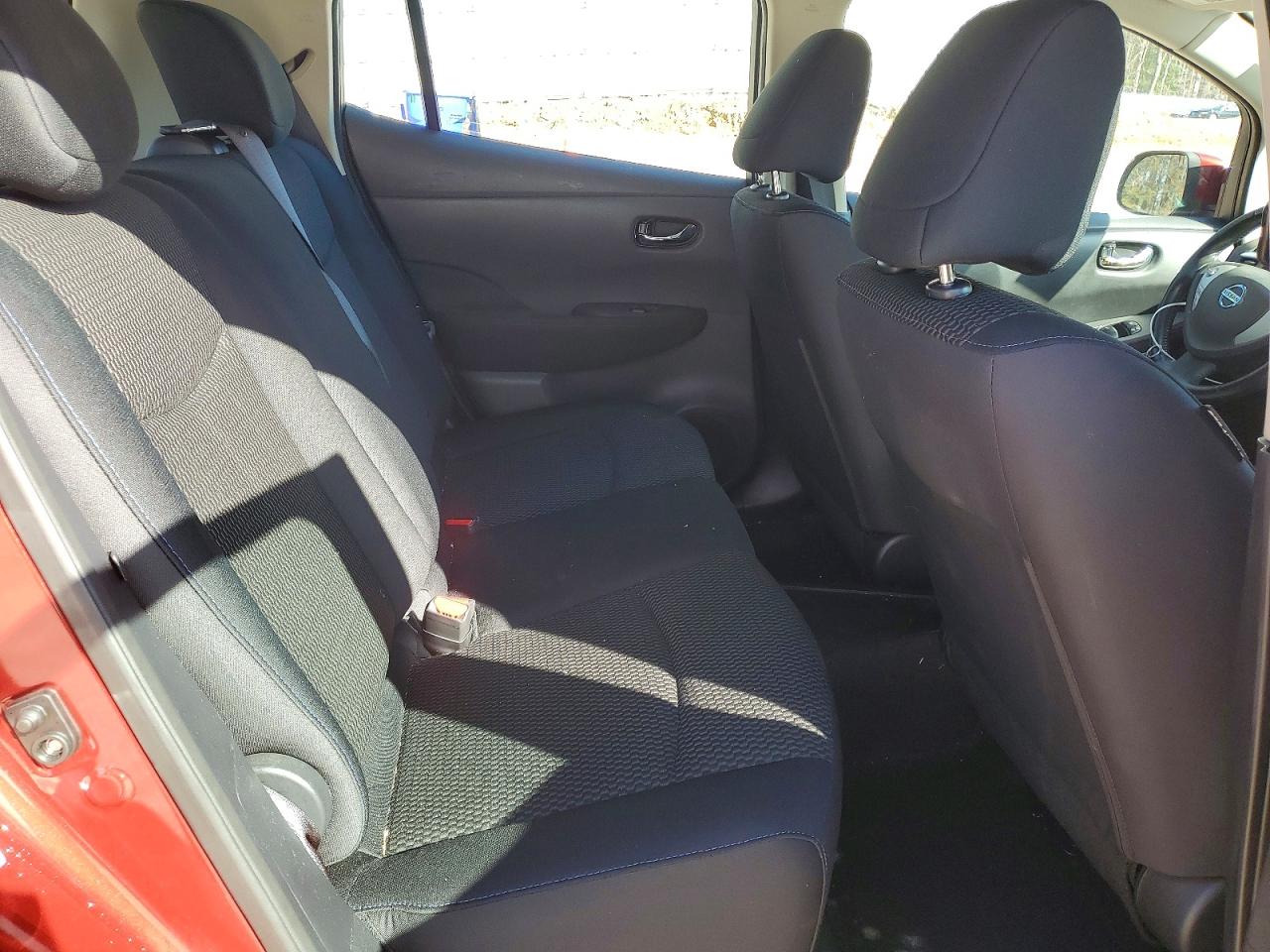 2014 NISSAN LEAF S photo 10