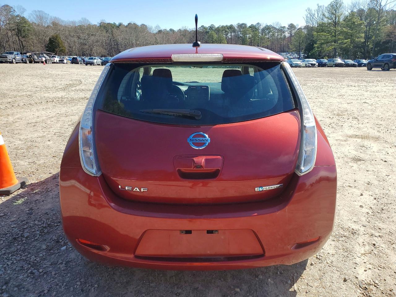 2014 NISSAN LEAF S photo 6
