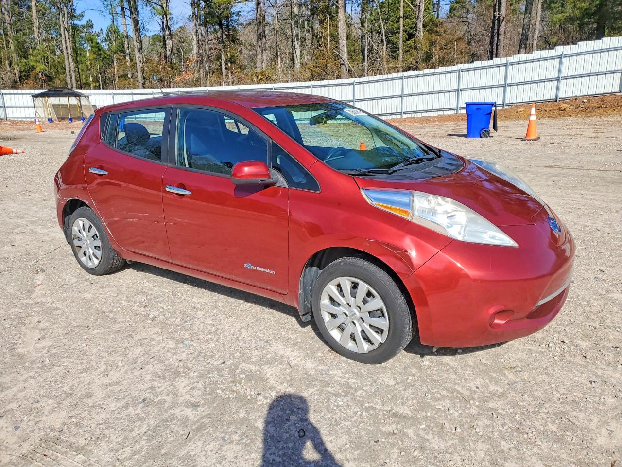 2014 NISSAN LEAF S photo 4