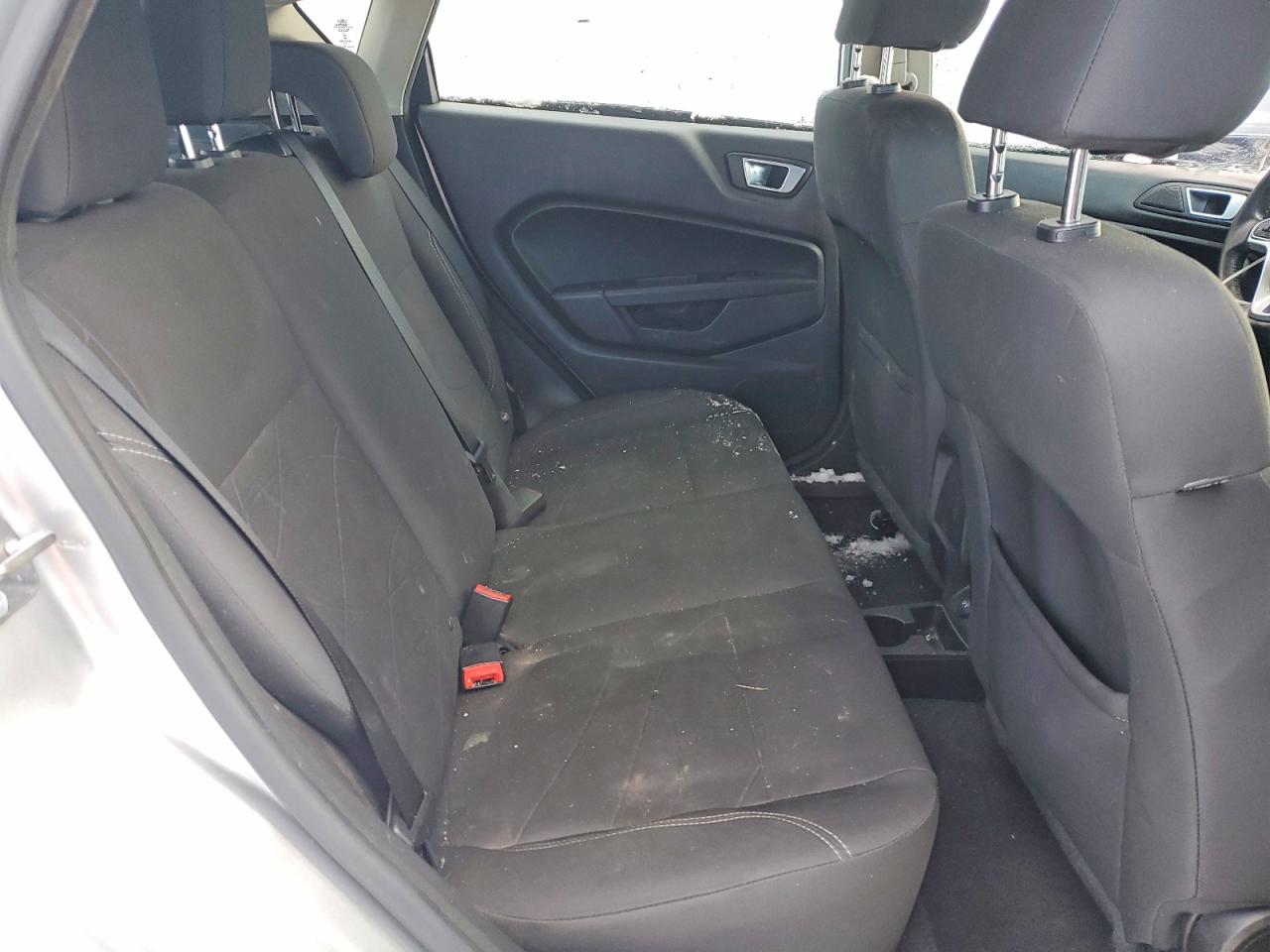 2015 FORD FIESTA SE photo 19