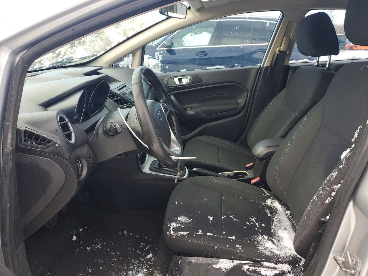 2015 FORD FIESTA SE photo 13