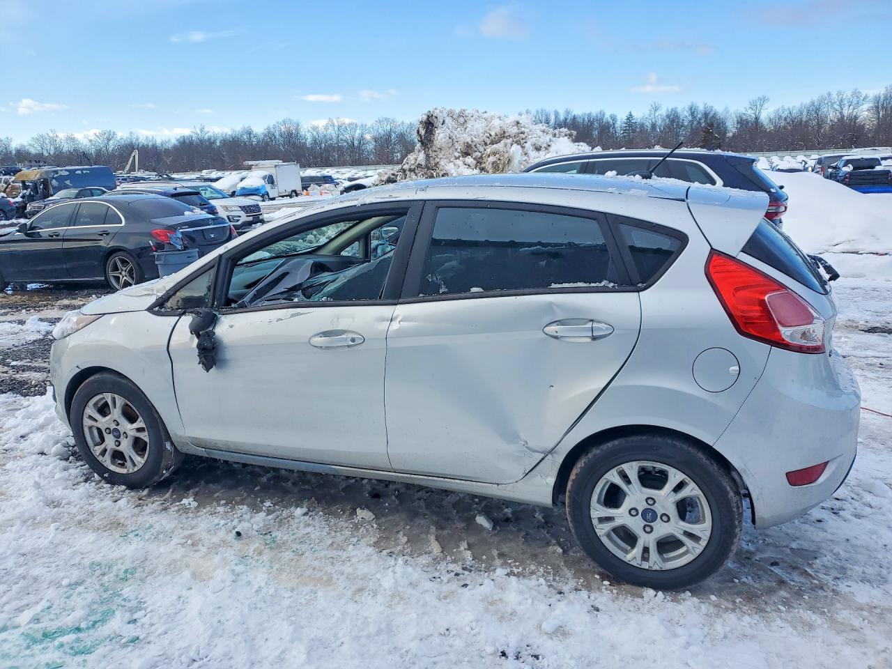 2015 FORD FIESTA SE photo 3