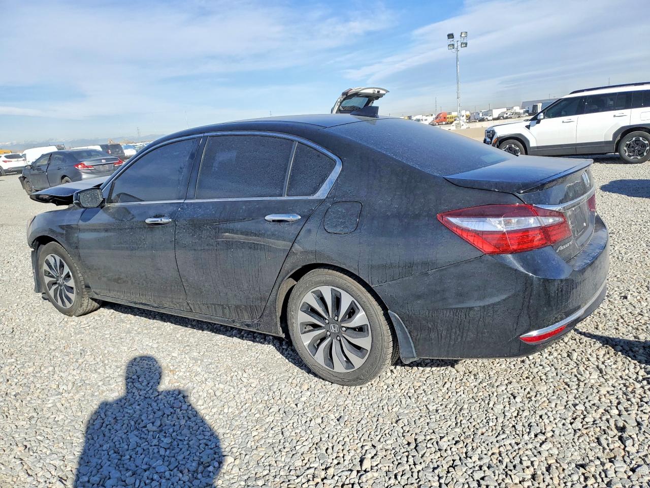 2017 HONDA ACCORD HYBRID photo 2