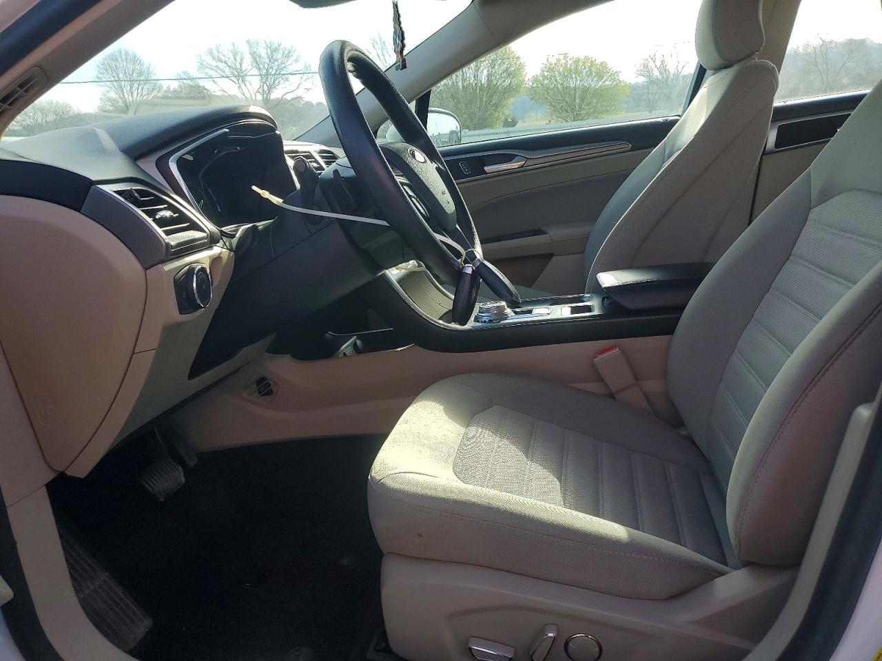 2019 FORD FUSION SE photo 19