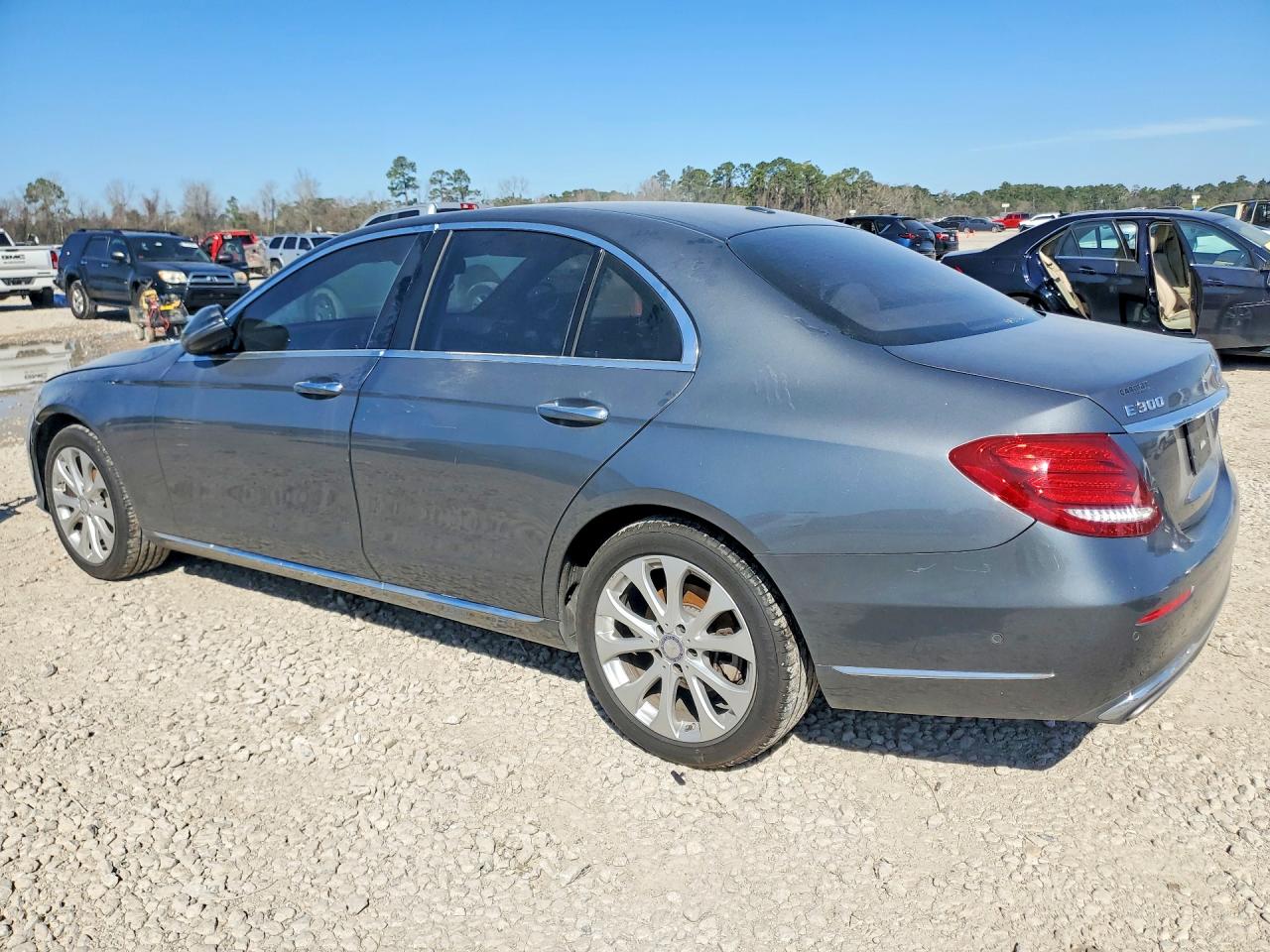 2017 MERCEDES-BENZ E 300 photo 4