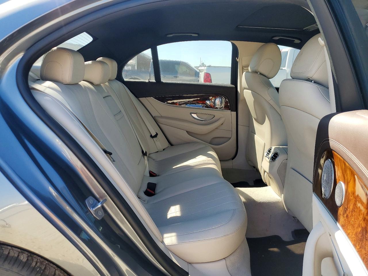 2017 MERCEDES-BENZ E 300 photo 31