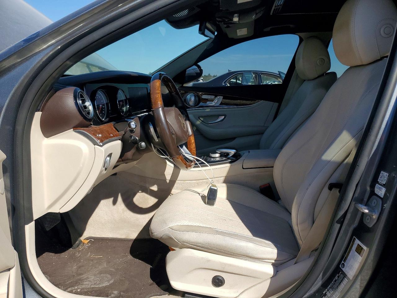 2017 MERCEDES-BENZ E 300 photo 19