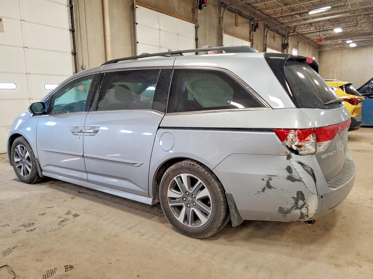 2016 HONDA ODYSSEY TOURING photo 3
