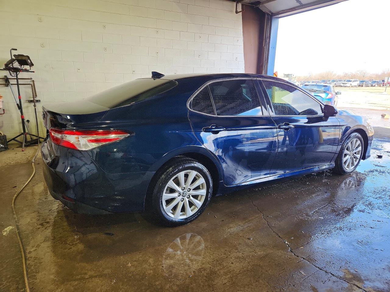 2020 TOYOTA CAMRY LE photo 3