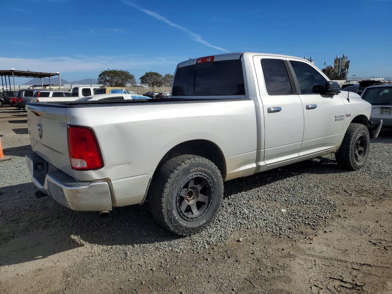 2016 RAM 1500 SLT photo 3