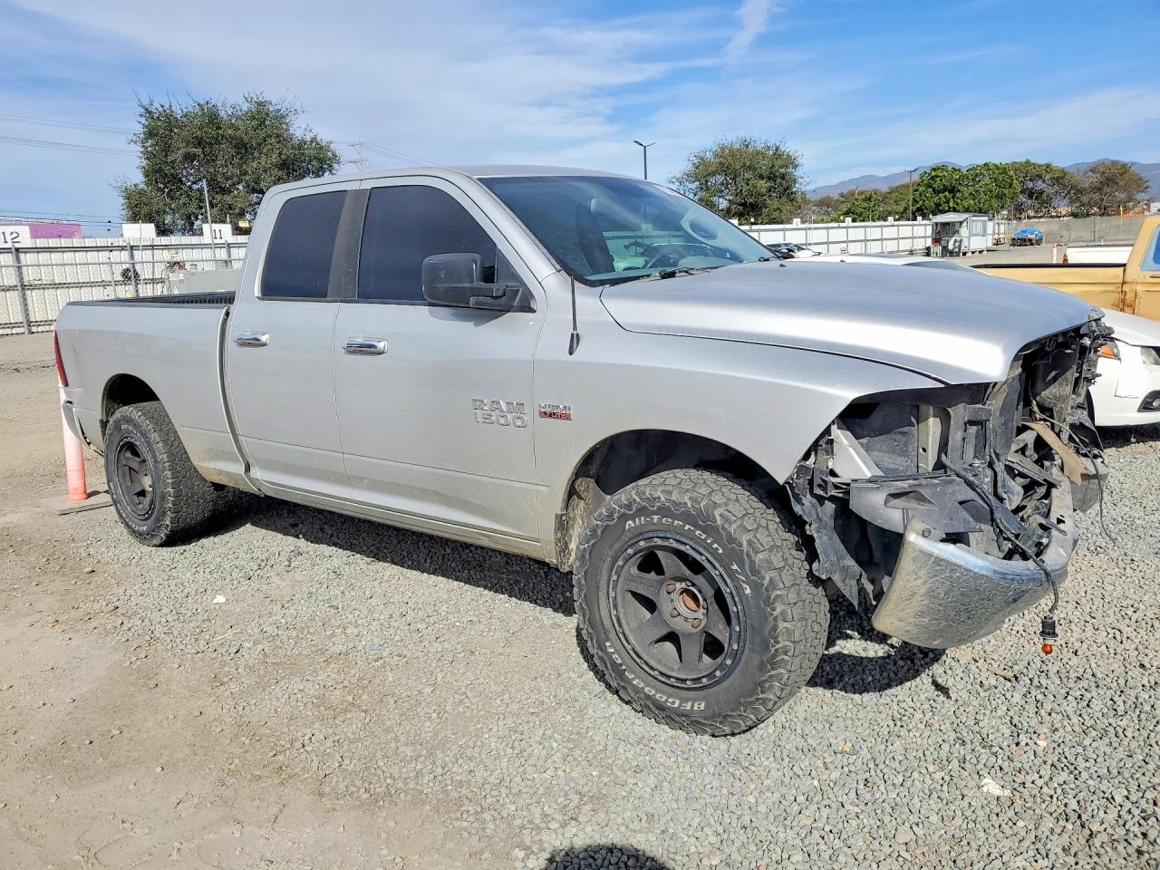 2016 RAM 1500 SLT photo 4