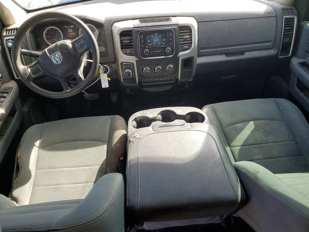 2016 RAM 1500 SLT photo 8