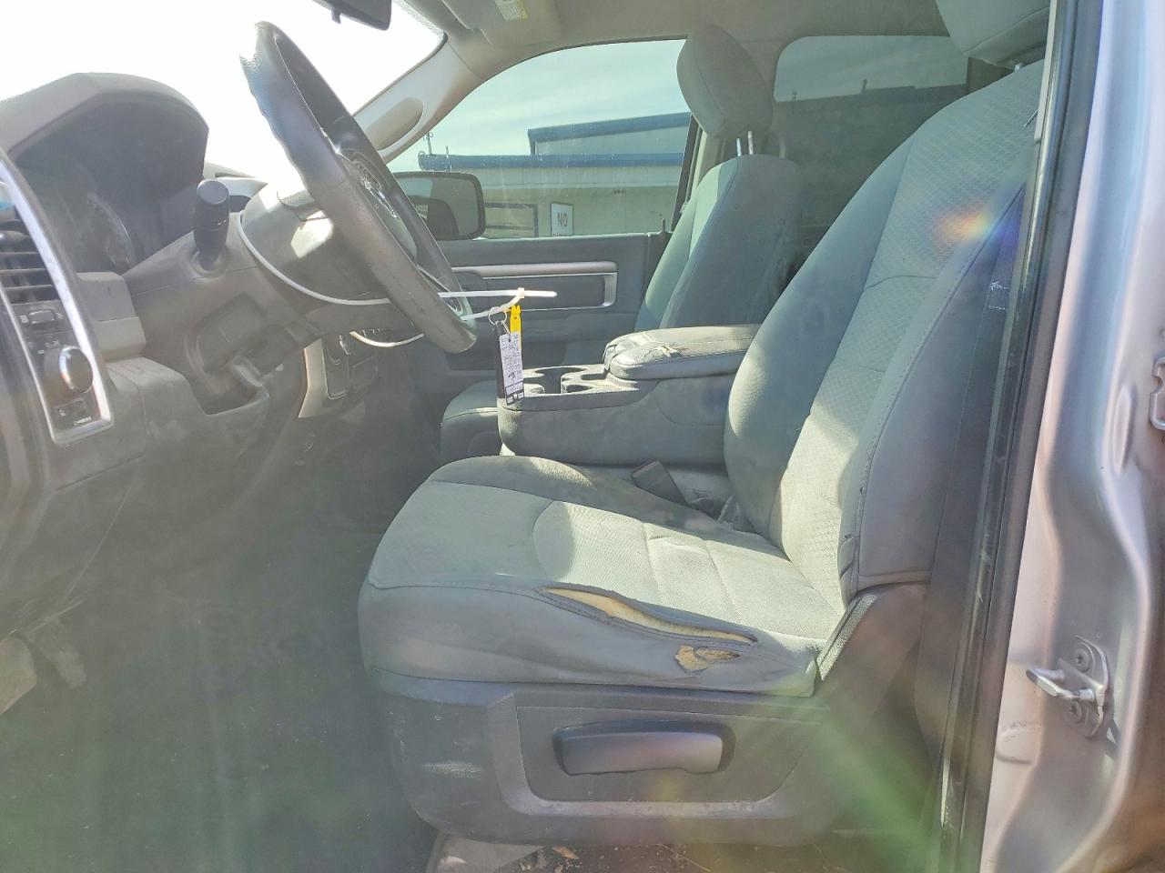2016 RAM 1500 SLT photo 7
