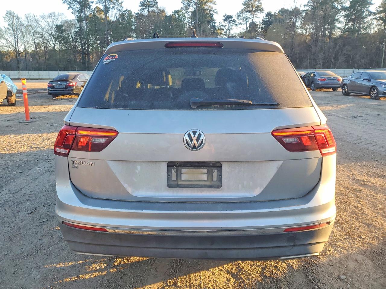 2021 VOLKSWAGEN TIGUAN SE photo 6