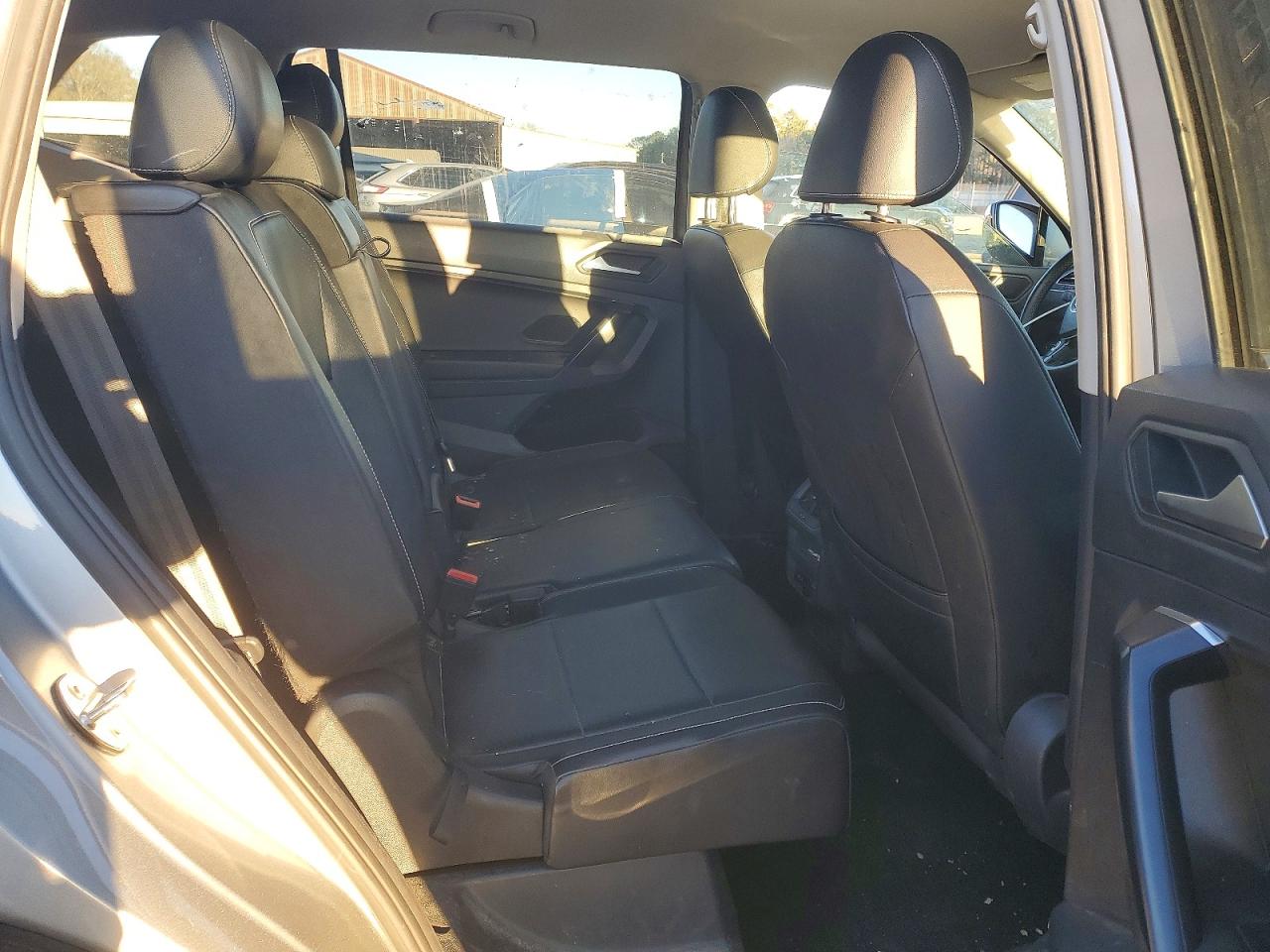 2021 VOLKSWAGEN TIGUAN SE photo 10