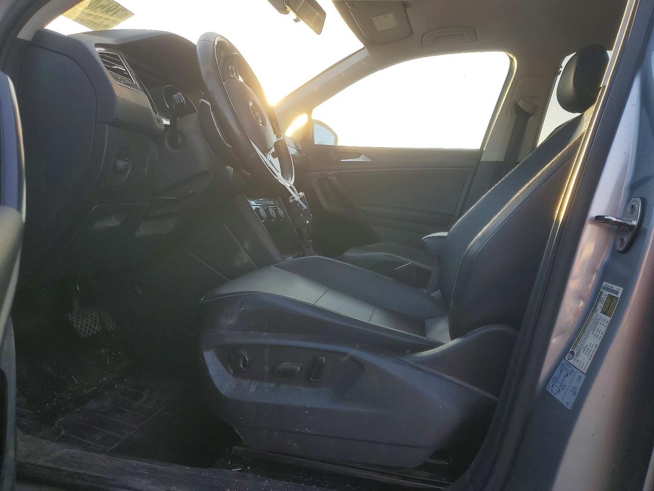 2021 VOLKSWAGEN TIGUAN SE photo 7