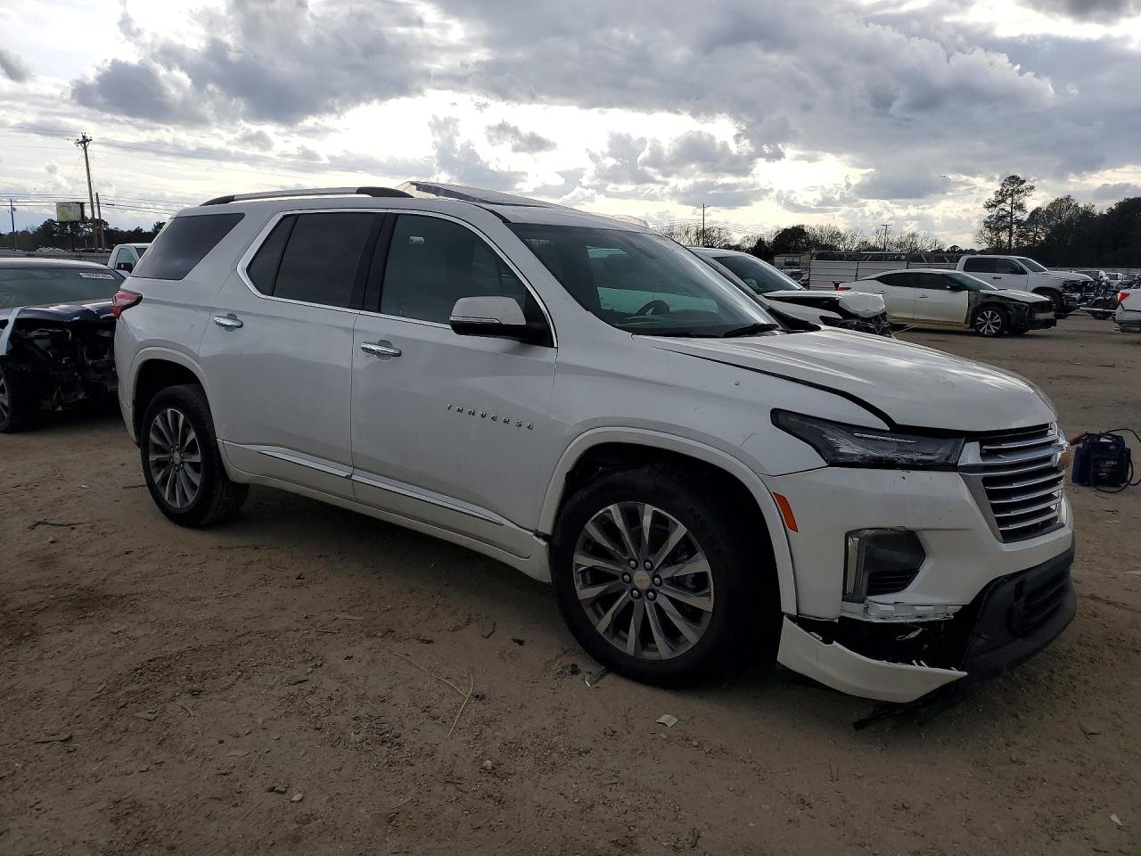 2023 CHEVROLET TRAVERSE PREMIER photo 4